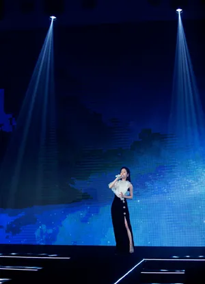 张碧晨纯美性感舞台照图怕