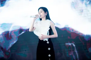 张碧晨纯美性感舞台照图怕_7