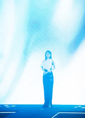 张碧晨纯美性感舞台照图怕_8