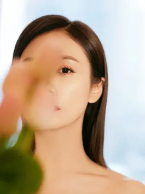刘芸黑色鱼尾长裙优雅性感写真