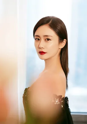 刘芸黑色鱼尾长裙优雅性感写真_10