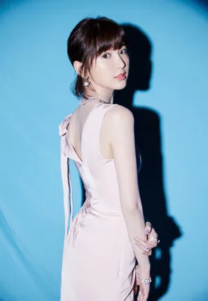 毛晓彤粉色礼服诱人性感写真_3