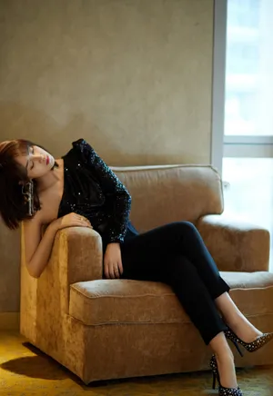 蓝盈莹酷美干练写真图片_3