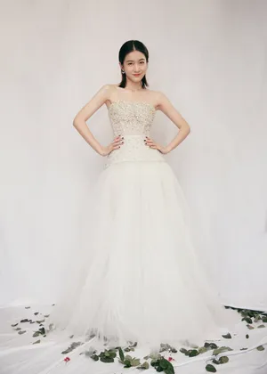 张雪迎抹胸礼服性感写真图片