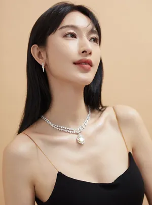 张俪美艳迷人黑裙写真图片