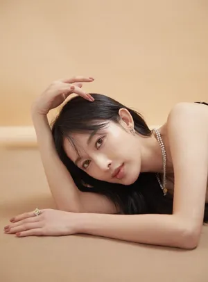 张俪美艳迷人黑裙写真图片_4