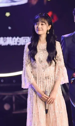 郑爽黑裙仙气活动写真图片_3