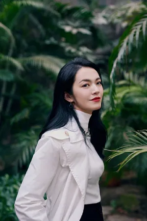 姚晨优雅干练写真图片