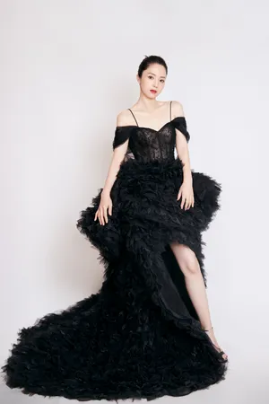 董璇低胸礼服性感迷人写真_5