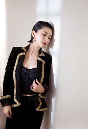 赵秦迷人性感活动照图片