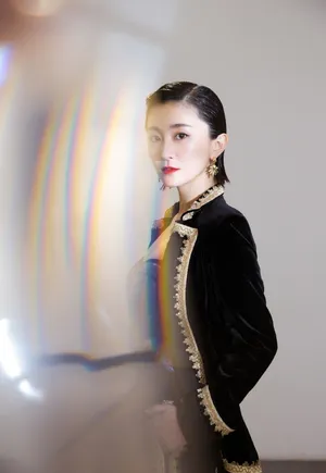 赵秦迷人性感活动照图片_5
