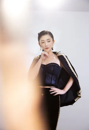 赵秦迷人性感活动照图片_6