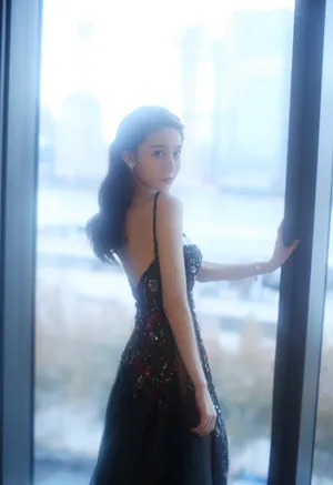 王子璇性感甜酷写真图片_5