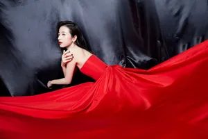 周雨彤妩媚红裙性感写真图片_2