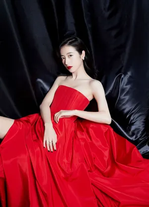 周雨彤妩媚红裙性感写真图片_6
