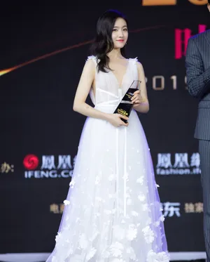 李兰迪仙气白裙写真图片_8