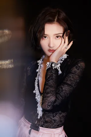 宋祖儿深V透视礼服优雅写真图片_3