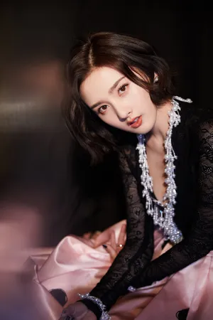 宋祖儿深V透视礼服优雅写真图片_4