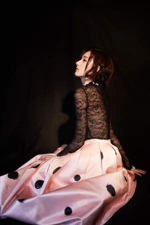 宋祖儿深V透视礼服优雅写真图片_5
