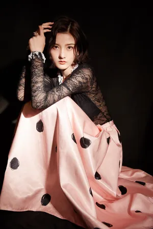 宋祖儿深V透视礼服优雅写真图片_8