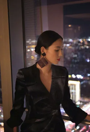 张梓琳魅力性感活动照图片_1