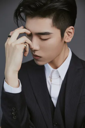 王子异复古绅士写真图片