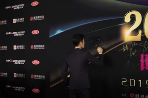 王子异复古绅士写真图片_11