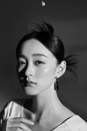 何泓姗性感优雅黑白写真图片_3