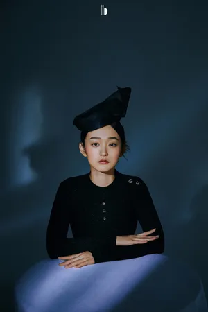 何泓姗性感优雅黑白写真图片_5