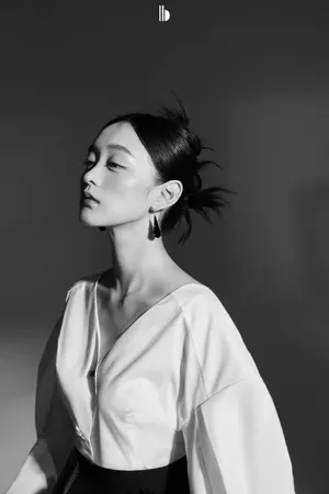 何泓姗性感优雅黑白写真图片_8