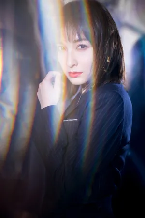 吴昕黑西装干练优雅写真图片_8
