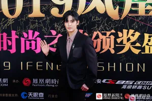 侯明昊魅力帅气活动照图片_5