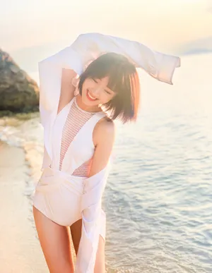 毛晓彤甜美浪漫海边写真图片_2