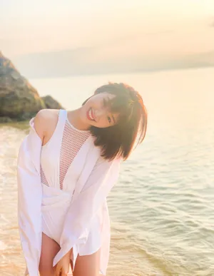 毛晓彤甜美浪漫海边写真图片_4