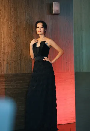 刘敏涛抹胸裙优雅性感写真图片_6