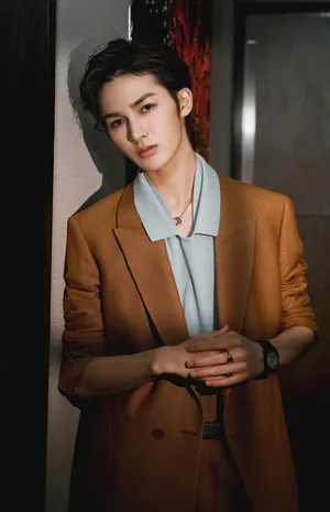 朱正廷清俊养眼写真图片_8