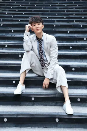 代旭潇洒帅气写真图片
