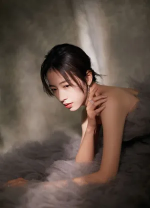 周雨彤薄纱裙唯美灵动写真图片_1