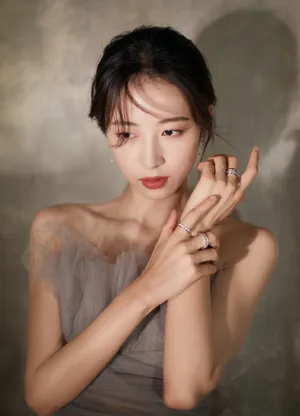 周雨彤薄纱裙唯美灵动写真图片_6