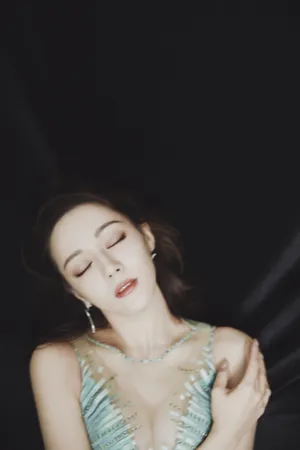 迪丽热巴妙曼身姿性感写真图片