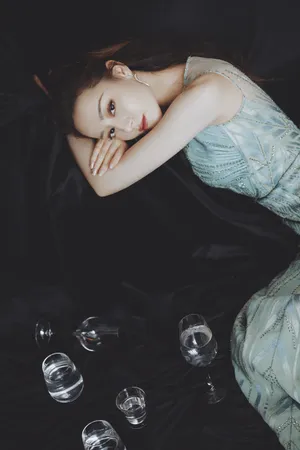 迪丽热巴妙曼身姿性感写真图片_2