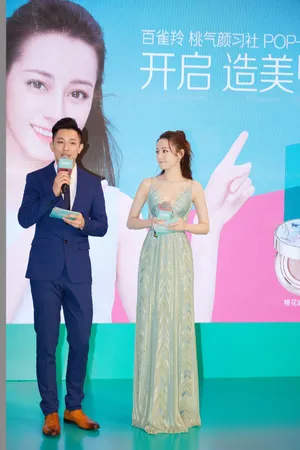迪丽热巴妙曼身姿性感写真图片_4