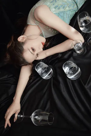 迪丽热巴妙曼身姿性感写真图片_13