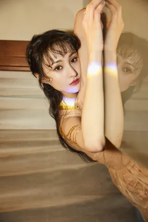 郑爽轻盈纱裙优雅写真图片_2