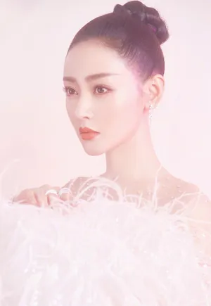张天爱羽毛裙唯美写真图片