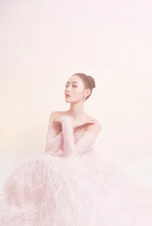 张天爱羽毛裙唯美写真图片_4