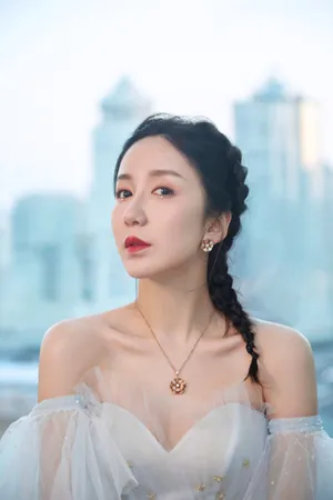 娄艺潇美人鱼纱裙性感图片_3