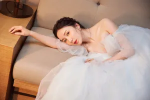 娄艺潇美人鱼纱裙性感图片_12