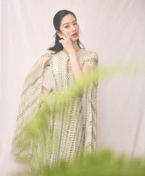 杨采钰清新柔美古典写真图片