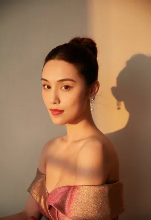 韩丹桐霞光渐变裙气质写真图片_3